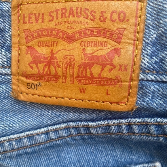 Levi’s 501 button fly size 29 medium wash distressed shorts. Just like new! - Picture 4 of 15